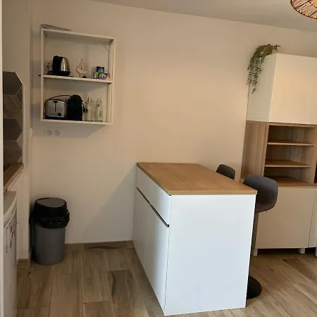 Cosy Avec Terrasse A 5 Min Du Port Apartment *