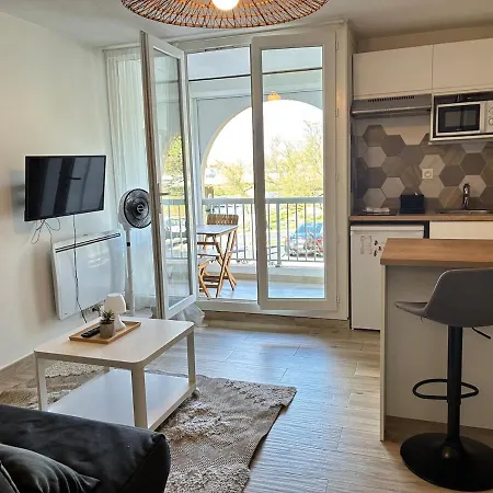 Cosy Avec Terrasse A 5 Min Du Port Apartment